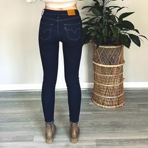 720 Levi’s high rise super skinny jeans. Size 25 with 32” inseam